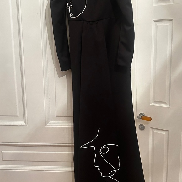 gown - Picture 1 of 8